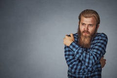 Νεαρός άνδρας που έχει το κρύο στοκ εικόνες με δικαίωμα ελεύθερης χρήσης Νεαρός άνδρας που έχει το κρύο στοκ εικόνες με δικαίωμα ελεύθερης χρήσης
