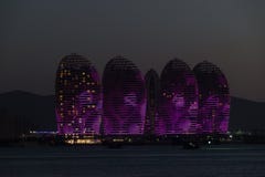 Νησί Sanya, φωτισμένα κτήρια Pheonix Μοναδικό σύγχρονο σχέδιο στοκ φωτογραφία Νησί Sanya, φωτισμένα κτήρια Pheonix Μοναδικό σύγχρονο σχέδιο στοκ φωτογραφία