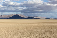Ξηρά λίμνη σόδας κονσερβών Mojave εθνική στοκ εικόνες Ξηρά λίμνη σόδας κονσερβών Mojave εθνική στοκ εικόνες