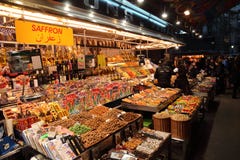 Ξηροί καρποί και καρύδια στο Λα Boqueria, Barcelon αγοράς της Βαρκελώνης στοκ φωτογραφίες με δικαίωμα ελεύθερης χρήσης Ξηροί καρποί και καρύδια στο Λα Boqueria, Barcelon αγοράς της Βαρκελώνης στοκ φωτογραφίες με δικαίωμα ελεύθερης χρήσης