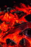 Ξυλάνθρακας Καίγοντας κέρατο Καίγοντας άνθρακες στη σχάρα στοκ εικόνες Ξυλάνθρακας Καίγοντας κέρατο Καίγοντας άνθρακες στη σχάρα στοκ εικόνες