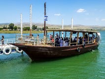 Ξύλινη βάρκα, θάλασσα Galilee στο Ισραήλ στοκ εικόνες με δικαίωμα ελεύθερης χρήσης Ξύλινη βάρκα, θάλασσα Galilee στο Ισραήλ στοκ εικόνες με δικαίωμα ελεύθερης χρήσης