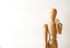 Ξύλινο πρότυπο στη χειρονομία στάσεων στοκ εικόνες με δικαίωμα ελεύθερης χρήσης Ξύλινο πρότυπο στη χειρονομία στάσεων στοκ εικόνες με δικαίωμα ελεύθερης χρήσης
