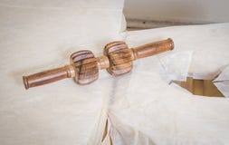 Ξύλινος κύλινδρος για το πίσω μασάζ, στοκ εικόνα με δικαίωμα ελεύθερης χρήσης Ξύλινος κύλινδρος για το πίσω μασάζ, στοκ εικόνα με δικαίωμα ελεύθερης χρήσης