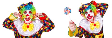 Ο αστείος αρσενικός κλόουν με το lollipop στοκ εικόνες Ο αστείος αρσενικός κλόουν με το lollipop στοκ εικόνες