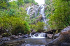Ο καταρράκτης του τοπικού LAN Khlong είναι όμορφοι καταρράκτες στη ζούγκλα Ταϊλάνδη τροπικών δασών στοκ φωτογραφίες με δικαίωμα ελεύθερης χρήσης Ο καταρράκτης του τοπικού LAN Khlong είναι όμορφοι καταρράκτες στη ζούγκλα Ταϊλάνδη τροπικών δασών στοκ φωτογραφίες με δικαίωμα ελεύθερης χρήσης