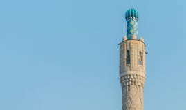 Ο μεγαλοπρεπής μιναρές του μουσουλμανικού τεμένους καθεδρικών ναών ενάντια στο μπλε ουρανό Ελεύθερου χώρου για την επιγραφή σας στοκ φωτογραφίες Ο μεγαλοπρεπής μιναρές του μουσουλμανικού τεμένους καθεδρικών ναών ενάντια στο μπλε ουρανό Ελεύθερου χώρου για την επιγραφή σας στοκ φωτογραφίες