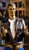 Ο χαλκός Fonz είναι με σας στοκ εικόνες Ο χαλκός Fonz είναι με σας στοκ εικόνες