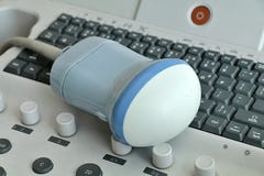 Ογκομετρικός έλεγχος υπερήχου 3D/4D που τοποθετείται στο πληκτρολόγιο στη σύγχρονη μηχανή USG στοκ φωτογραφίες με δικαίωμα ελεύθερης χρήσης Ογκομετρικός έλεγχος υπερήχου 3D/4D που τοποθετείται στο πληκτρολόγιο στη σύγχρονη μηχανή USG στοκ φωτογραφίες με δικαίωμα ελεύθερης χρήσης