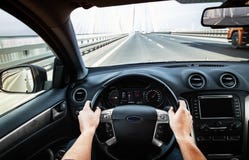 Οδηγώντας αυτοκίνητο pov σε μια εθνική οδό - άποψη στοκ φωτογραφίες με δικαίωμα ελεύθερης χρήσης Οδηγώντας αυτοκίνητο pov σε μια εθνική οδό - άποψη στοκ φωτογραφίες με δικαίωμα ελεύθερης χρήσης