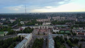 Οδός Kirov και σιδηροδρομικός σταθμός Πόλη Βιτσέμπσκ απόθεμα βίντεο Οδός Kirov και σιδηροδρομικός σταθμός Πόλη Βιτσέμπσκ απόθεμα βίντεο