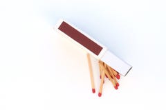 Οι αντιστοιχίες, άνοιξαν το σπιρτόκουτο, matchstick απομονωμένος στο άσπρο υπόβαθρο στοκ εικόνες Οι αντιστοιχίες, άνοιξαν το σπιρτόκουτο, matchstick απομονωμένος στο άσπρο υπόβαθρο στοκ εικόνες