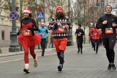 Οι δρομείς στα παραδοσιακά Χριστούγεννα Vilnius συναγωνίζονται στοκ φωτογραφία με δικαίωμα ελεύθερης χρήσης Οι δρομείς στα παραδοσιακά Χριστούγεννα Vilnius συναγωνίζονται στοκ φωτογραφία με δικαίωμα ελεύθερης χρήσης