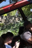 Οι επιβάτες παίρνουν την τροχιοδρομική γραμμή για να ανεβούν την αιχμή Βικτώριας στοκ φωτογραφίες Οι επιβάτες παίρνουν την τροχιοδρομική γραμμή για να ανεβούν την αιχμή Βικτώριας στοκ φωτογραφίες