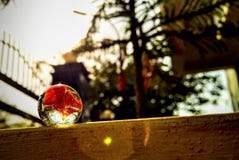 Οι μαÏμάÏινες ακτίνες σφαιÏών στον ήλιο στοκ φωτογραφία Οι μαÏμάÏινες ακτίνες σφαιÏών στον ήλιο στοκ φωτογραφία
