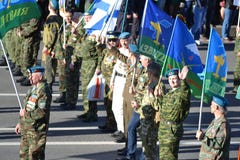 Οι στρατιώτες των αερομεταφερόμενων στρατευμάτων στοκ εικόνες Οι στρατιώτες των αερομεταφερόμενων στρατευμάτων στοκ εικόνες