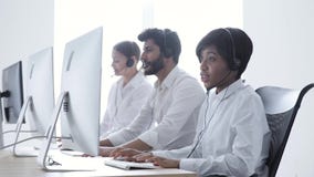 οι τρισδιάστατες εικόνες τηλεφωνικών κέντρων ανασκόπησης απομόνωσαν το λευκό Ευτυχής χειριστής γυναικών ενθαρρυντικός μετά από τη απόθεμα βίντεο οι τρισδιάστατες εικόνες τηλεφωνικών κέντρων ανασκόπησης απομόνωσαν το λευκό Ευτυχής χειριστής γυναικών ενθαρρυντικός μετά από τη απόθεμα βίντεο