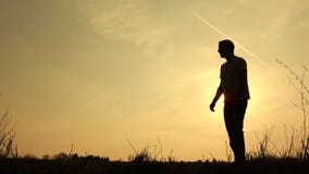 Οικογενειακός σκιαγραφημένος περίπατος ταλαντεμένος γιος Οικογενειακός σκιαγραφημένος περίπατος ταλαντεμένος γιος