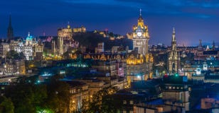 Ορίζοντας του Εδιμβούργου στο BlueHour στοκ φωτογραφία Ορίζοντας του Εδιμβούργου στο BlueHour στοκ φωτογραφία