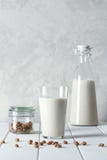 Οργανικός χυμός horchata που προετοιμάζεται σε Valensia, Ισπανία Στοκ εικόνες με δικαίωμα ελεύθερης χρήσης Οργανικός χυμός horchata που προετοιμάζεται σε Valensia, Ισπανία Στοκ εικόνες με δικαίωμα ελεύθερης χρήσης
