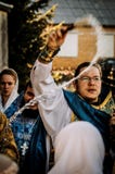 Ορθόδοξος ιερέας κατά τη διάρκεια της πομπής στην περιοχή Kaluga στη Ρωσία Ορθόδοξος ιερέας κατά τη διάρκεια της πομπής στην περιοχή Kaluga στη Ρωσία