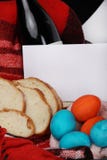 Πάσχα Πίνακας Πάσχας σύνθεση εστέρα με τα αυγά Πάσχας, την άμπελο, το ψωμί και το φάκελο με το κείμενο στοκ εικόνες Πάσχα Πίνακας Πάσχας σύνθεση εστέρα με τα αυγά Πάσχας, την άμπελο, το ψωμί και το φάκελο με το κείμενο στοκ εικόνες