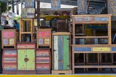 Παλαιά εκλεκτής ποιότητας shabby έπιπλα, ξύλινη σύσταση στην αγορά Ubud, νησί Μπαλί, Ινδονησία στοκ εικόνα με δικαίωμα ελεύθερης χρήσης Παλαιά εκλεκτής ποιότητας shabby έπιπλα, ξύλινη σύσταση στην αγορά Ubud, νησί Μπαλί, Ινδονησία στοκ εικόνα με δικαίωμα ελεύθερης χρήσης