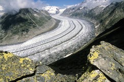 Παγετώνας Aletsch, ο μεγαλύτερος παγετώνας στις Άλπεις, Swizerland στοκ εικόνα με δικαίωμα ελεύθερης χρήσης Παγετώνας Aletsch, ο μεγαλύτερος παγετώνας στις Άλπεις, Swizerland στοκ εικόνα με δικαίωμα ελεύθερης χρήσης