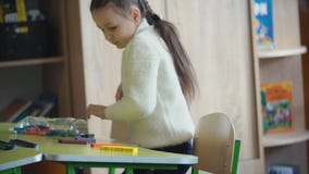Παιχνίδια κοριτσιών με το σχεδιαστή φιλμ μικρού μήκους Παιχνίδια κοριτσιών με το σχεδιαστή φιλμ μικρού μήκους
