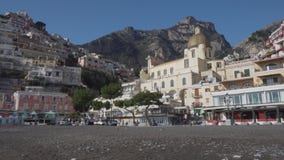 Παλαιά αρχιτεκτονική Positano και εκκλησία της Σάντα Μαρία Assunta φιλμ μικρού μήκους Παλαιά αρχιτεκτονική Positano και εκκλησία της Σάντα Μαρία Assunta φιλμ μικρού μήκους