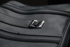 Παλαιά εκλεκτής ποιότητας μπλε βαλίτσα στοκ εικόνα με δικαίωμα ελεύθερης χρήσης Παλαιά εκλεκτής ποιότητας μπλε βαλίτσα στοκ εικόνα με δικαίωμα ελεύθερης χρήσης