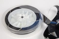 Παλαιά κασέτα VHS με την ξετυλιγμένη ταινία Χαλασμένο μέσο στοιχείων για παλαιό στοκ εικόνα με δικαίωμα ελεύθερης χρήσης Παλαιά κασέτα VHS με την ξετυλιγμένη ταινία Χαλασμένο μέσο στοιχείων για παλαιό στοκ εικόνα με δικαίωμα ελεύθερης χρήσης