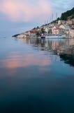 Παλαιά πόλη Vis στους τόνους κρητιδογραφιών στοκ φωτογραφίες με δικαίωμα ελεύθερης χρήσης Παλαιά πόλη Vis στους τόνους κρητιδογραφιών στοκ φωτογραφίες με δικαίωμα ελεύθερης χρήσης
