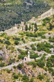 Παλαιοί οχυρώσεις και δρόμος στο φρούριο Kotor τη θερινή ημέρα, Μαυροβούνιο Στοκ φωτογραφία με δικαίωμα ελεύθερης χρήσης Παλαιοί οχυρώσεις και δρόμος στο φρούριο Kotor τη θερινή ημέρα, Μαυροβούνιο Στοκ φωτογραφία με δικαίωμα ελεύθερης χρήσης