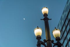 Παλαιός λαμπτήρας οδών, σύμβολο της πόλης του Σάο Πάολο, Βραζιλία, με το τ Στοκ Εικόνες Παλαιός λαμπτήρας οδών, σύμβολο της πόλης του Σάο Πάολο, Βραζιλία, με το τ Στοκ Εικόνες