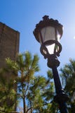 Παλαιός ο μπλε ουρανός φωτεινών σηματοδοτών agains στη Βαρκελώνη στοκ φωτογραφία με δικαίωμα ελεύθερης χρήσης Παλαιός ο μπλε ουρανός φωτεινών σηματοδοτών agains στη Βαρκελώνη στοκ φωτογραφία με δικαίωμα ελεύθερης χρήσης