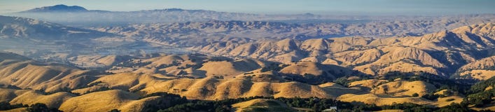 Πανοραμική άποψη προς το υποστήριγμα Diablo στο ηλιοβασίλεμα από τη σύνοδο κορυφής της αιχμής αποστολής στοκ φωτογραφία με δικαίωμα ελεύθερης χρήσης Πανοραμική άποψη προς το υποστήριγμα Diablo στο ηλιοβασίλεμα από τη σύνοδο κορυφής της αιχμής αποστολής στοκ φωτογραφία με δικαίωμα ελεύθερης χρήσης