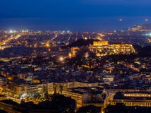 Πανοραμική άποψη της Αθήνας και της ακρόπολη που πυροβολούνται το Hill Lycabettus που πυροβολείται από στο σούρουπο στοκ φωτογραφία με δικαίωμα ελεύθερης χρήσης Πανοραμική άποψη της Αθήνας και της ακρόπολη που πυροβολούνται το Hill Lycabettus που πυροβολείται από στο σούρουπο στοκ φωτογραφία με δικαίωμα ελεύθερης χρήσης