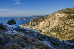 Πανοραμική άποψη των βουνών και της ακτής Kefalonia στοκ εικόνα με δικαίωμα ελεύθερης χρήσης Πανοραμική άποψη των βουνών και της ακτής Kefalonia στοκ εικόνα με δικαίωμα ελεύθερης χρήσης