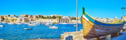 Πανόραμα της μαρίνας Kalkara με την παλαιά ξύλινη βάρκα, Μάλτα στοκ φωτογραφία Πανόραμα της μαρίνας Kalkara με την παλαιά ξύλινη βάρκα, Μάλτα στοκ φωτογραφία