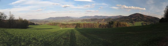 Πανόραμα των βουνών Moravskoslezske Beskydy με Velky Javornik Στοκ εικόνες με δικαίωμα ελεύθερης χρήσης Πανόραμα των βουνών Moravskoslezske Beskydy με Velky Javornik Στοκ εικόνες με δικαίωμα ελεύθερης χρήσης