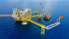 Παράκτια πλατφόρμα κατασκευής για το πετρέλαιο παραγωγής και φυσικό αέριο, το έλαιο και τη βιομηχανία φυσικού αερίου και τη σκληρ στοκ εικόνες Παράκτια πλατφόρμα κατασκευής για το πετρέλαιο παραγωγής και φυσικό αέριο, το έλαιο και τη βιομηχανία φυσικού αερίου και τη σκληρ στοκ εικόνες