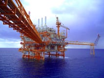 Παράκτια πετρέλαιο και φυσικό αέριο βιομηχανίας στοκ φωτογραφίες με δικαίωμα ελεύθερης χρήσης Παράκτια πετρέλαιο και φυσικό αέριο βιομηχανίας στοκ φωτογραφίες με δικαίωμα ελεύθερης χρήσης