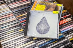 Παράξενα φρούτα 1994 λευκωμάτων του CD ανθρώπων Μ στην επίδειξη για την πώληση, διάσημη αγγλική ζώνη μουσικής χορού, στοκ εικόνες Παράξενα φρούτα 1994 λευκωμάτων του CD ανθρώπων Μ στην επίδειξη για την πώληση, διάσημη αγγλική ζώνη μουσικής χορού, στοκ εικόνες