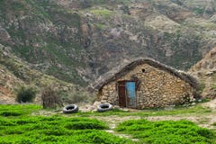 Παραδοσιακό σπίτι νομάδων στα βουνά Zagros στοκ φωτογραφία Παραδοσιακό σπίτι νομάδων στα βουνά Zagros στοκ φωτογραφία