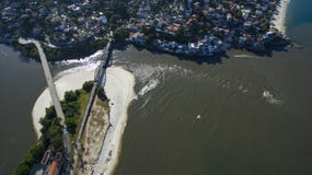 Παραλίες και παραδεισιακές θέσεις, θαυμάσιες παραλίες σε όλο τον κόσμο, Restinga της παραλίας Marambaia, Ρίο ντε Τζανέιρο, Βραζιλ στοκ φωτογραφίες με δικαίωμα ελεύθερης χρήσης Παραλίες και παραδεισιακές θέσεις, θαυμάσιες παραλίες σε όλο τον κόσμο, Restinga της παραλίας Marambaia, Ρίο ντε Τζανέιρο, Βραζιλ στοκ φωτογραφίες με δικαίωμα ελεύθερης χρήσης