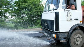 ΠΕΡΙΟΧΗ ΤΟΥ ΤΣΕΡΚΑΣΥ, ΤΗΣ ΟΥΚΡΑΝΙΑΣ - 31 ΜΑΐΟΥ 2018: επισκευή μιας εθνικής οδού, εργασίες οδοποιίας Ειδική μηχανή ποτίσματος φιλμ μικρού μήκους ΠΕΡΙΟΧΗ ΤΟΥ ΤΣΕΡΚΑΣΥ, ΤΗΣ ΟΥΚΡΑΝΙΑΣ - 31 ΜΑΐΟΥ 2018: επισκευή μιας εθνικής οδού, εργασίες οδοποιίας Ειδική μηχανή ποτίσματος φιλμ μικρού μήκους
