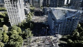 Περπάτημα πλήθους φρίκης zombie Πόλη Άποψη αποκάλυψης, έννοια τρισδιάστατη απόδοση απεικόνιση αποθεμάτων Περπάτημα πλήθους φρίκης zombie Πόλη Άποψη αποκάλυψης, έννοια τρισδιάστατη απόδοση απεικόνιση αποθεμάτων