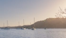 Πλέοντας βάρκες στη λίμνη Windermere, περιοχή λιμνών - πρόωρο το Μάρτιο του 2019 ηλιοβασιλέματος άνοιξη στοκ εικόνες με δικαίωμα ελεύθερης χρήσης Πλέοντας βάρκες στη λίμνη Windermere, περιοχή λιμνών - πρόωρο το Μάρτιο του 2019 ηλιοβασιλέματος άνοιξη στοκ εικόνες με δικαίωμα ελεύθερης χρήσης