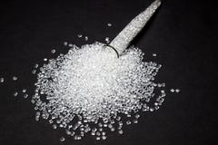 Πλαστικό στους κόκκους polymer Απομονωμένος σε μια μαύρη ανασκόπηση στοκ φωτογραφίες Πλαστικό στους κόκκους polymer Απομονωμένος σε μια μαύρη ανασκόπηση στοκ φωτογραφίες